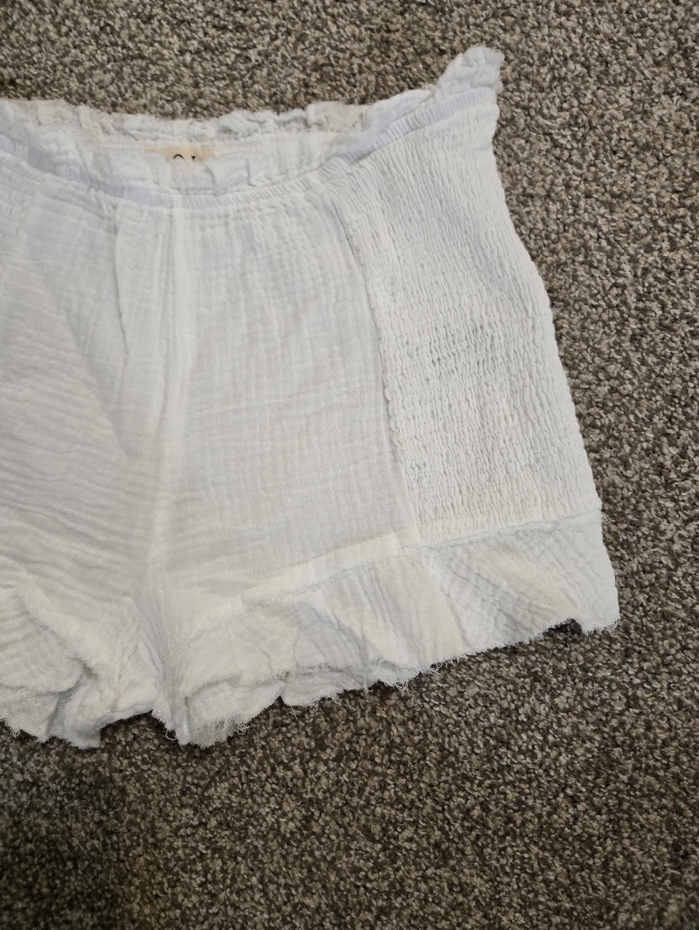 Brand new!! NWOT POL boutique white stretchy ruffle shorts size medium - Picture 4 of 6